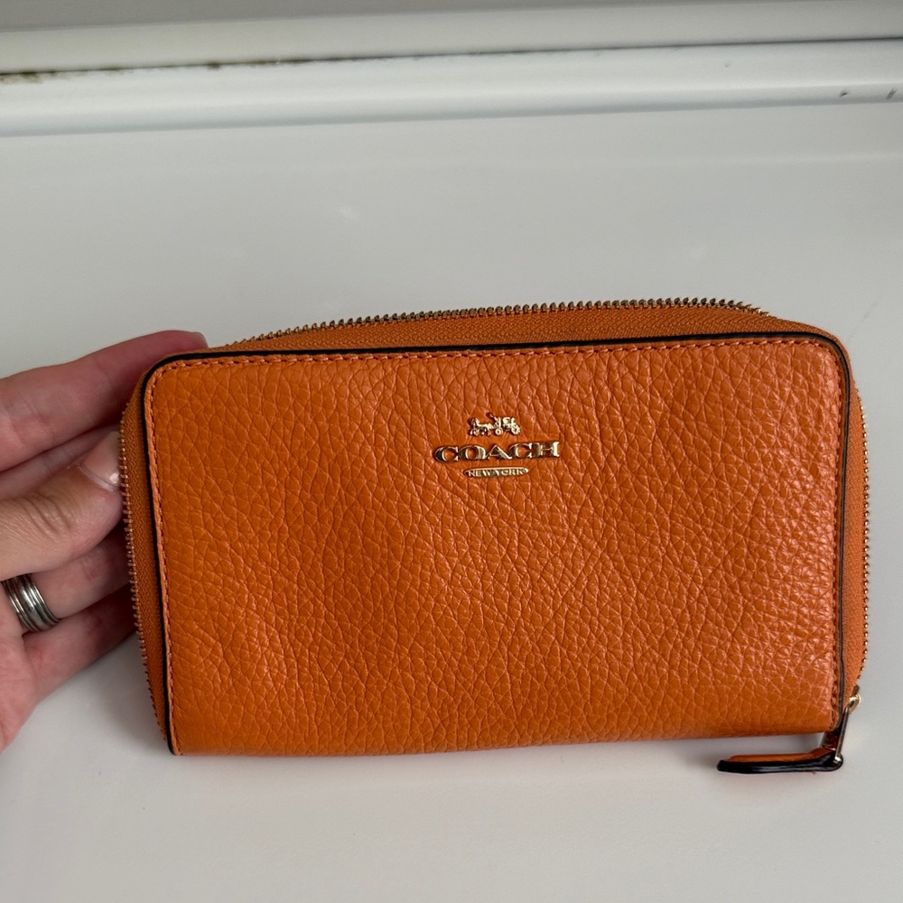 Coach Tangerine Mid-Size Leather Zip Wallet GUC